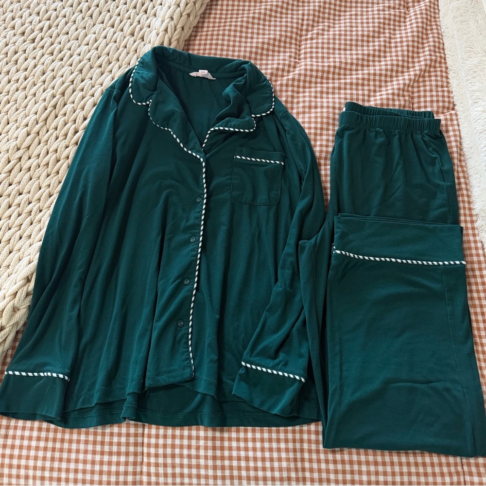 Como Sleep Green Pajama Set with White Trim